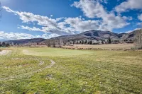 Large, Cozy Midway Studio w/ Mountain Views! - parking
