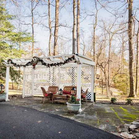 Laurel Grove Inn on the South