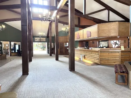 Queen Studio~Resort Amenities~19 Miles to West RMNP Отели в г. Грэнби