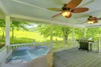 Best Getaway for 2 w/ Own Creek & Hot Tub - Wifi