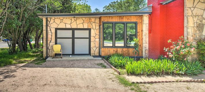 Retro Updated Blanco Abode - Steps to Main Street! Hotels in Blanco