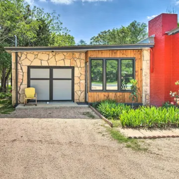 Retro Updated Blanco Abode - Steps to Main Street!