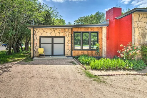Retro Updated Blanco Abode - Steps to Main Street! Hotels in Blanco