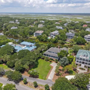 Come and Wind down and Relax at Family Tides! 6 Bedroom Villa by Peace Vacations