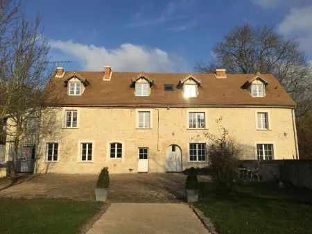 Domaine de la Villa du Moulin de Champie - Plaine de Versailles Отели в г. Ивелин