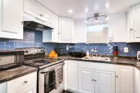 Remodeled Seminole Apt and Yard 3 Mi to Beach!