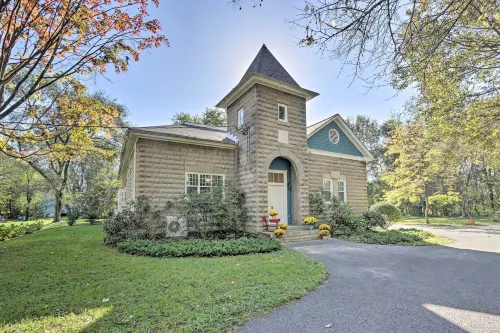 Renovated WV Schoolhouse History Buffs Heaven! - 3 estrellas