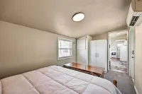 1 Mi to Dtwn Rogers: Convenient Getaway w/ Patio - Homestays