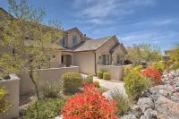 'Blue Sky Get-a-Way' Townhome w/ Patio, Grill - parking