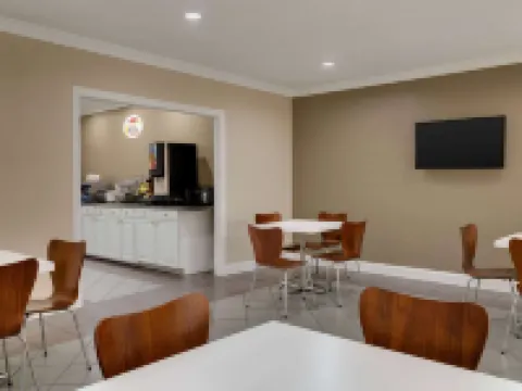 Super 8 by Wyndham Pearl/Jackson/East Hotels in Pearl