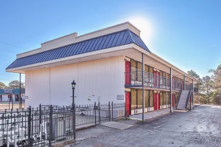 Candlewick Inn and Suites