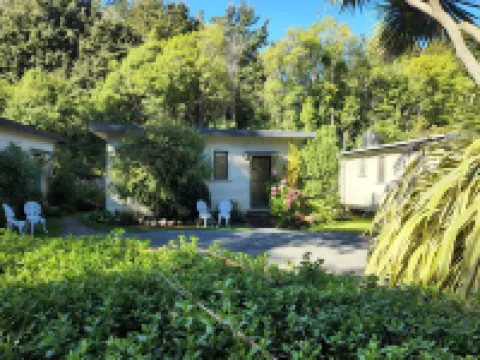 Possum Lodge Hotels in Manapouri