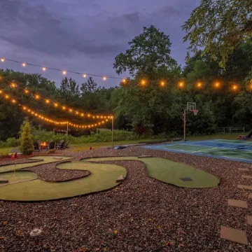 "Enchanted Forest" - Pool, Hot tub, Pond, Pickleball, Basketball, Putt Putt ++++