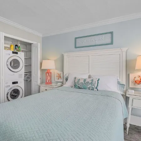 Sundial D310  Charming Beachfront Getaway!