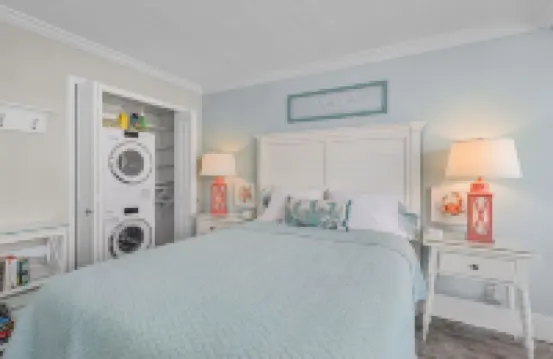 Sundial D310  Charming Beachfront Getaway! Hotels in Sanibel