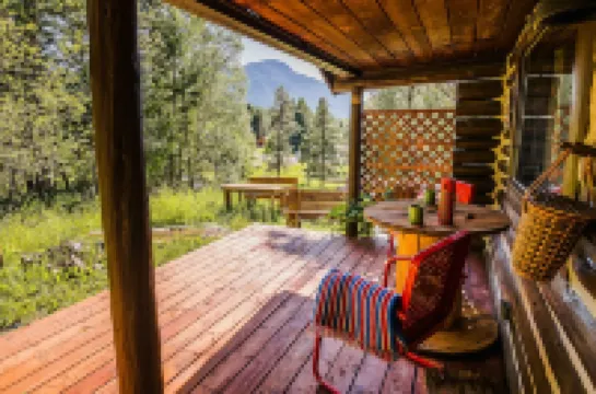 Authentic Vintage Cabin 9 Miles from Glacier