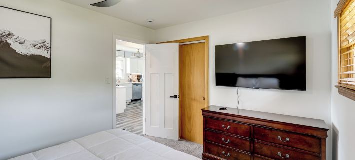 Riverfront Retreat w/ Dock & Kayaks in Mchenry Hotels in McHenry County
