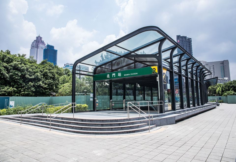 3. 위 컴 호스텔..