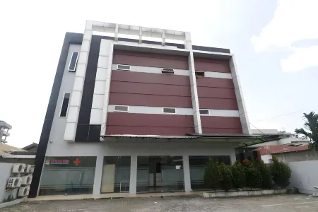 RedDoorz @ Jalan Krakatau Medan Отели рядом со станцией Medan Train Station