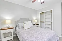 🌻BBQ🌻Luxury King Beds🌻Nearby Parks🌻 Reserved Parking🌻Smart TVs🌻Google Fiber🌻W/D🌻