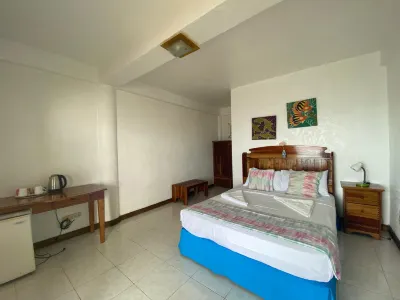 Camiguin Island Golden Sunset Beach Club Các khách sạn gần Agohay Beach
