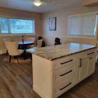Charming 2-bedroom duplex apartment with WiFi in Fairbanks Others
