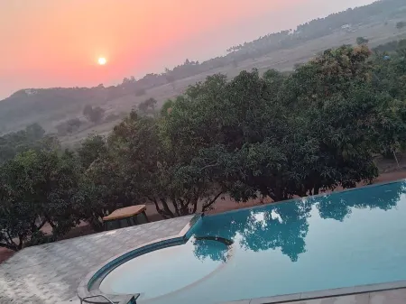 Grand Ambience Resort Отели в г. Дивеагар