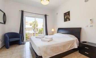 C02 - Luxury 3 Bed with Pool View