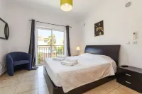 Luxury 3 Bed with Pool View