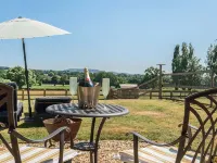 Piglet Corner Hotels in Cullompton