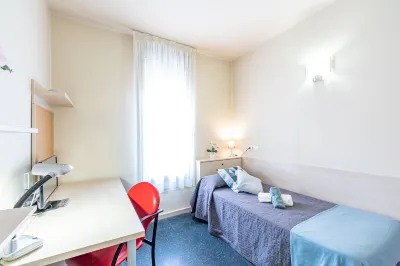 Residencia Universitaria Resa Giner de Los Ríos Hotels near Museo de Esculturas al Aire Libre