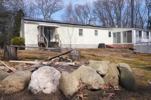 Cozy 2-bedroom stay in enchanting Smithfield with AC, WiFi فنادق في سميثفيلد