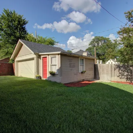 Walnut Manor - Business Casual - Families Welcome