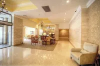 Modern 2 bedroom Condo w/ Skyline View