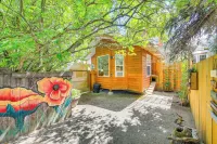 Homey Pet-Friendly Libby Cottage w/ Yard by Creek!