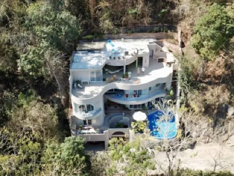 Casa Linda con vista al mar y a las montañas en casa elegante Отели в г. 