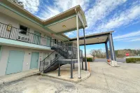 Garden Inn & Suites