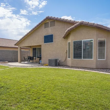 Bright Peoria Home w/ Gas Grill & Fire Pit!