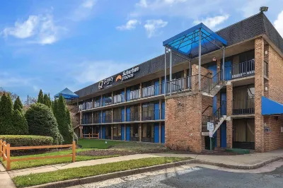 Quality Inn Vienna - Tysons Corner Hotel dekat New Horizons Computer Learning Centers