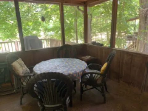 Historic "Woody" Cabin on the River at Miramichee Falls with Kayaks Hoteles en Condado de Sharp