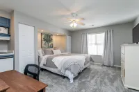 Completely Remodeled Table Rock Retreat: Cozy Lake View Condo + Screened Porch