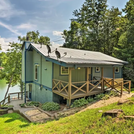 Lake Santeetlah Escape w/ Kayaks, Boat Slip & More