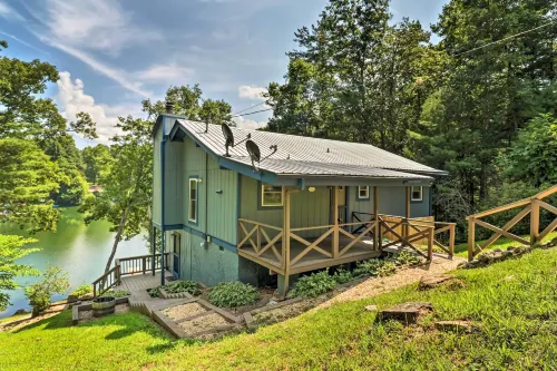 Lake Santeetlah Escape w/ Kayaks, Boat Slip & More - 3 stjerner