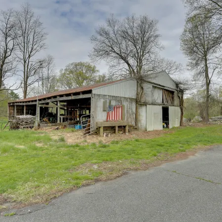 Pet-Friendly Grand Pine Bush Retreat on 2 Acres!