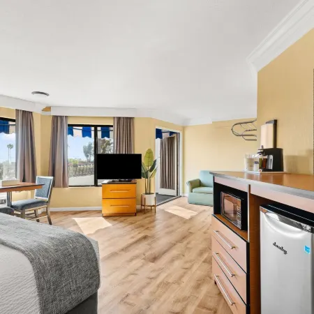 Travelodge by Wyndham San Clemente Beach