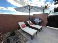 Entire Townhouse/Private Hot Tub/Pool/Gas Fire Pit Hotels in Washington