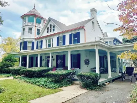 The Jarboe Suite on historic Manor House grounds!