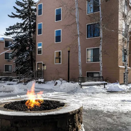 Cozy PC Condo Top Floor Studio
