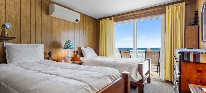 Beachfront Pet Friendly Sleeps 15 BBQ! Hotels in York