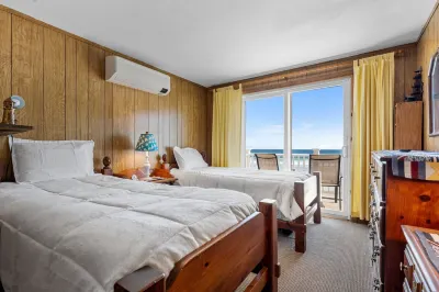 Beachfront Pet Friendly Sleeps 15 BBQ!